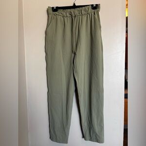 🍋Lululemon Keep Moving Pant 7/8 High-Rise
(Rosemary Green)
